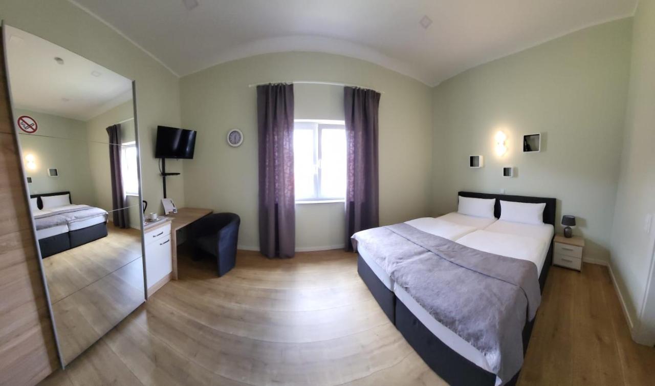 Lutz Motel พาเดอร์บอร์น ภายนอก รูปภาพ