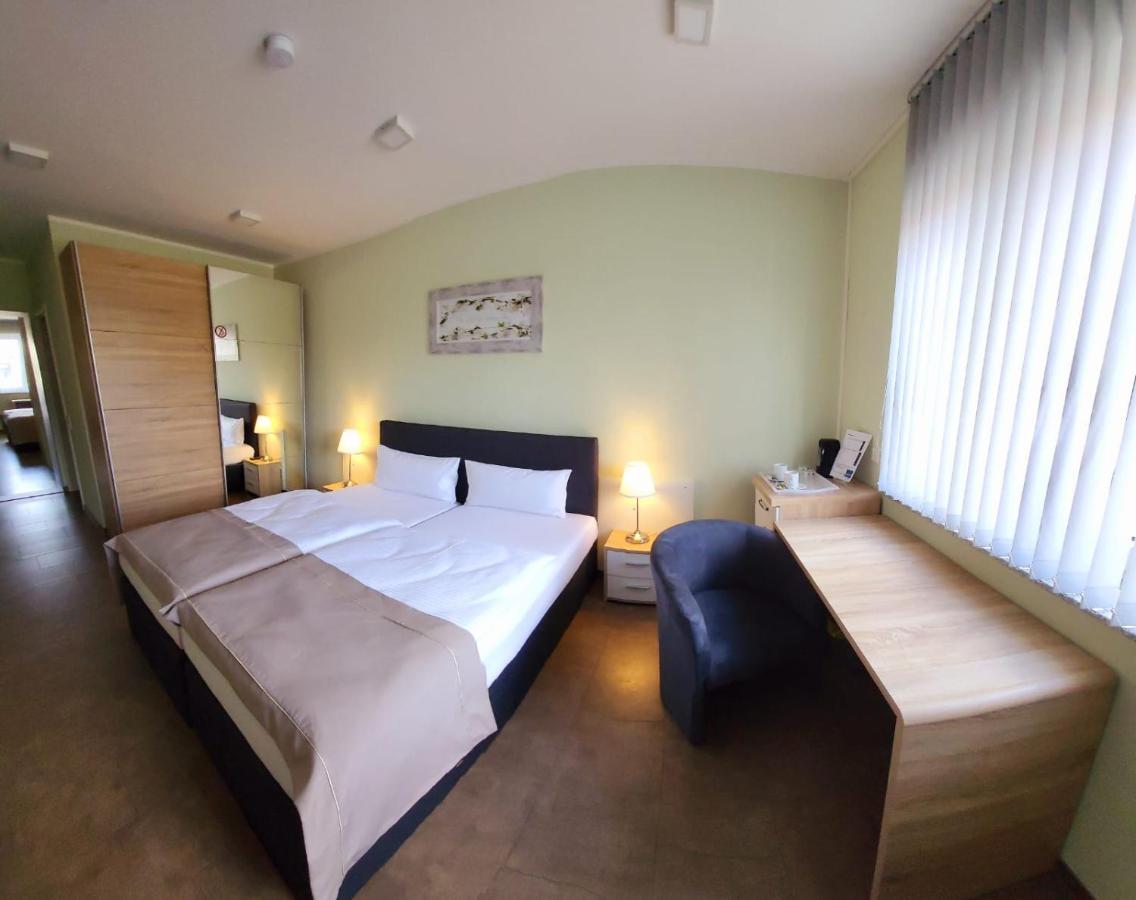 Lutz Motel พาเดอร์บอร์น ภายนอก รูปภาพ
