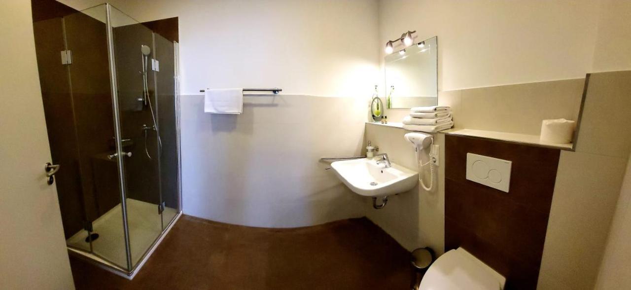 Lutz Motel พาเดอร์บอร์น ภายนอก รูปภาพ